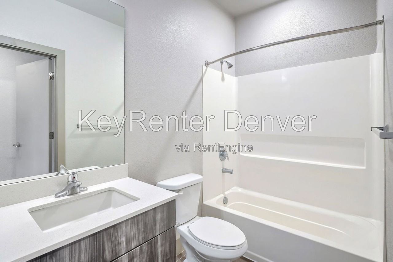 4923 King St #303 - Photo 5 of 12