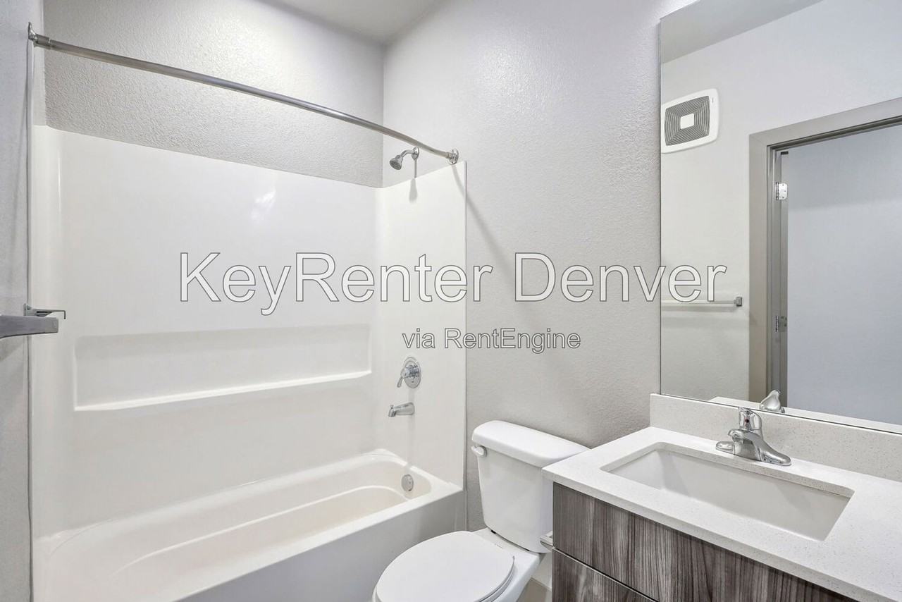 4923 King St #303 - Photo 6 of 12