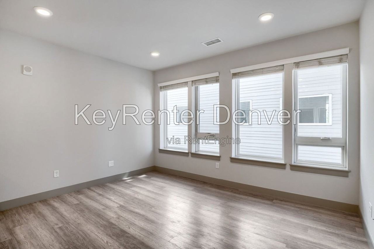 4923 King St #307 - Photo 3 of 12
