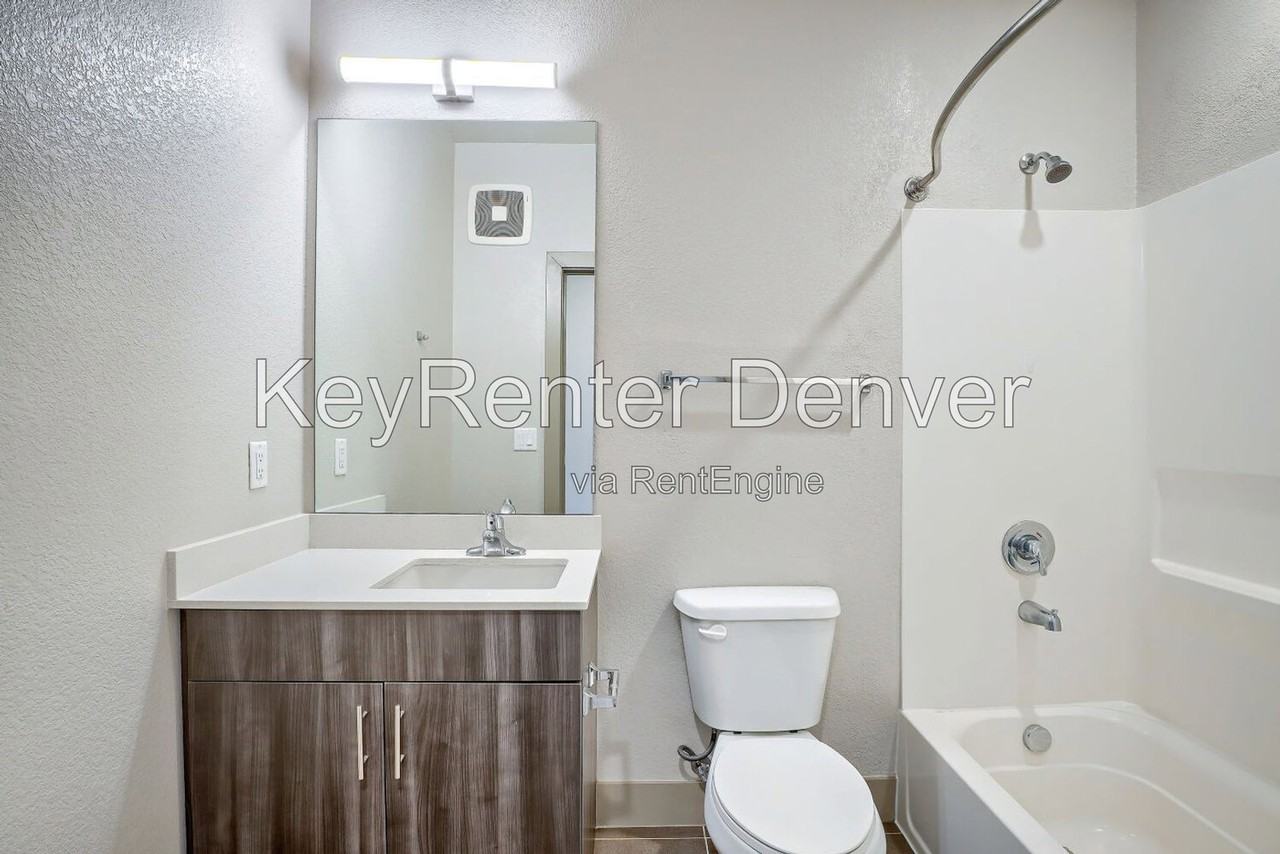4923 King St #402 - Photo 5 of 12