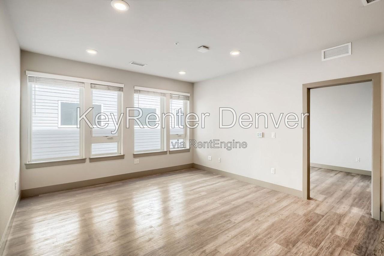 4923 King St #205 - Photo 4 of 12