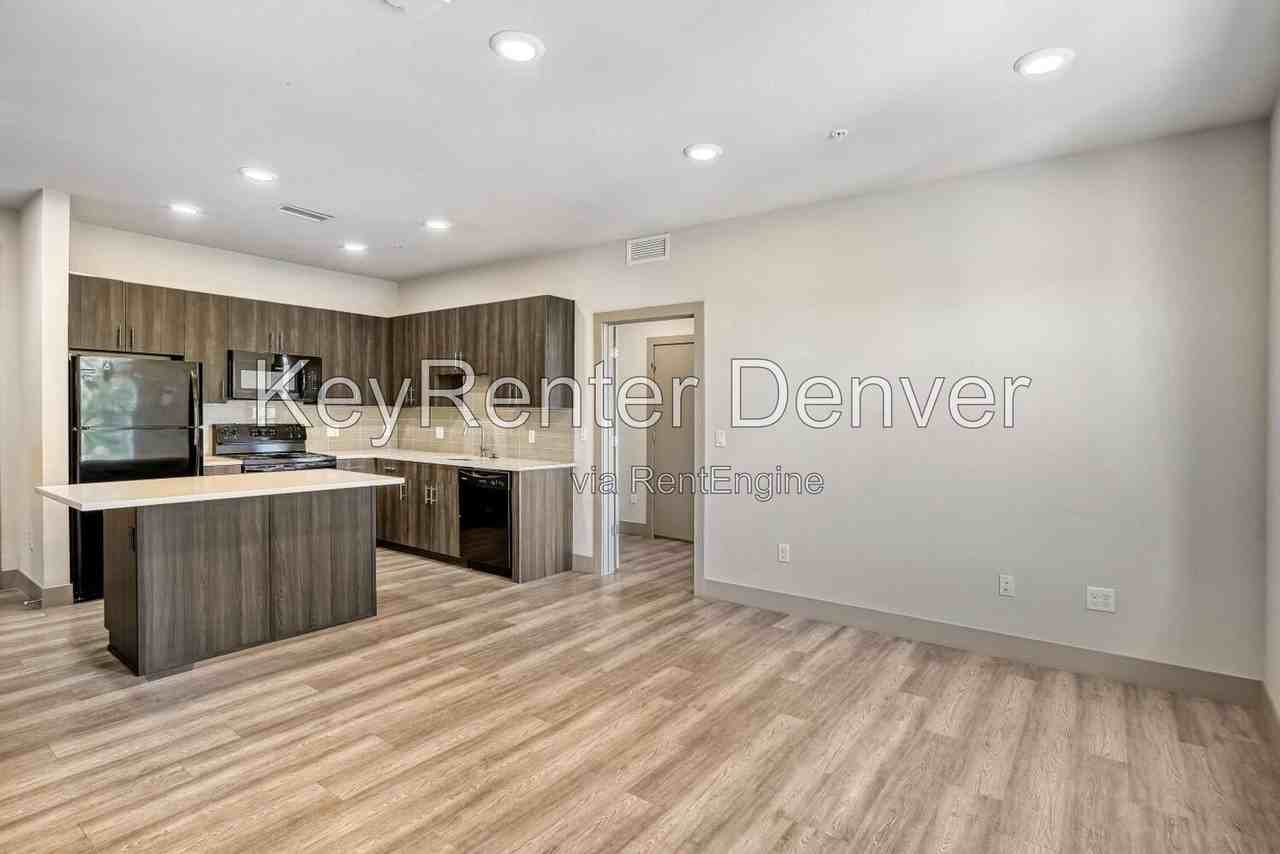 4923 King St #400 - Photo 4 of 12