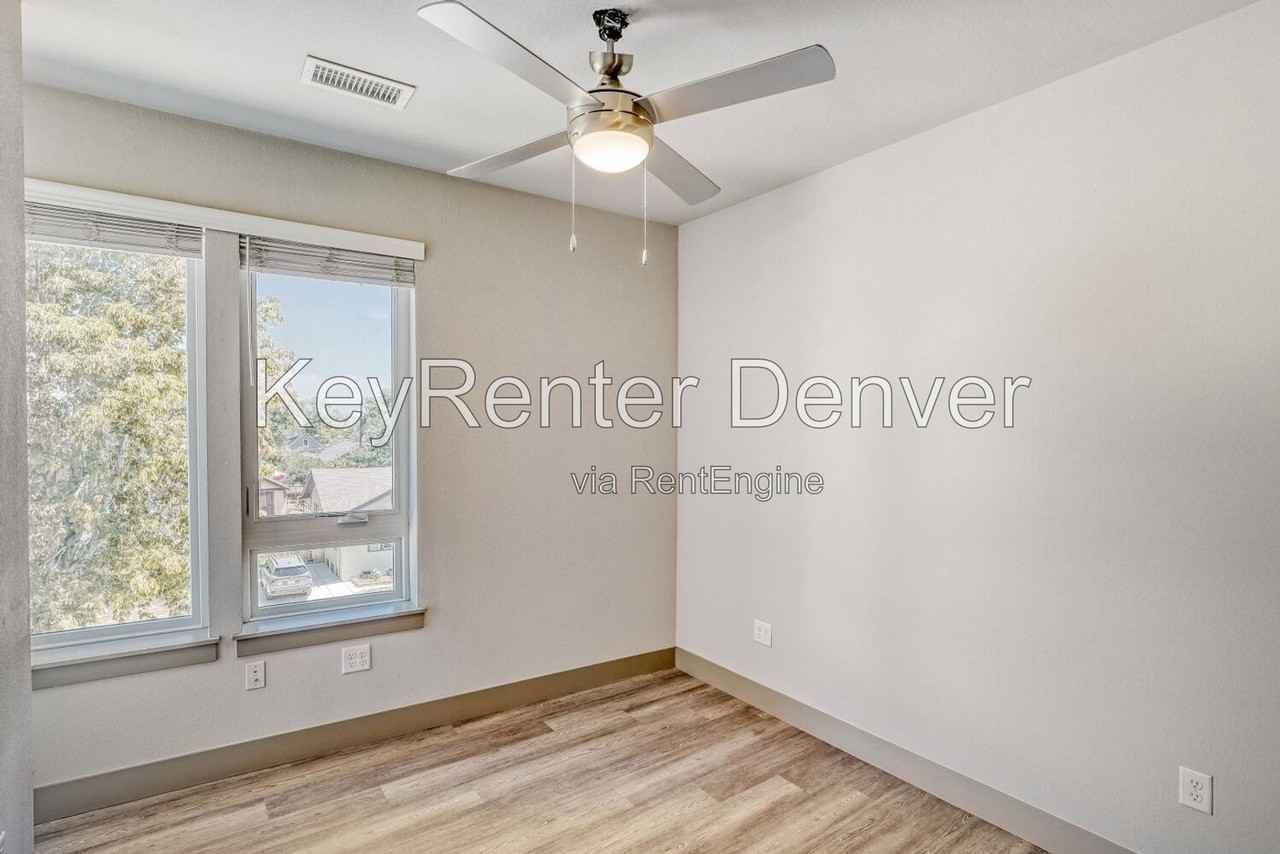 4923 King St #400 - Photo 6 of 12