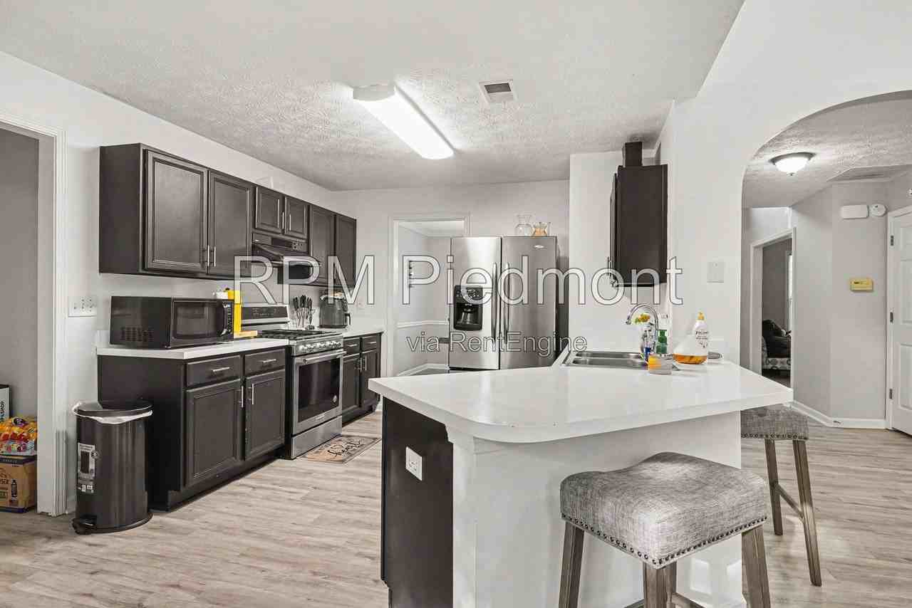 550 Claudel Ct Sw - Photo 3 of 31