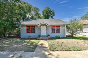 featured image of 608 W Murray St