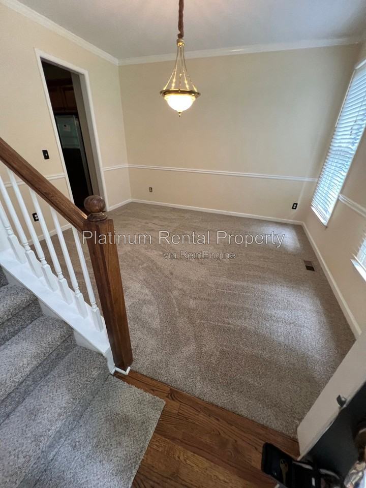 7115 Red Fox Ln - Photo 4 of 50