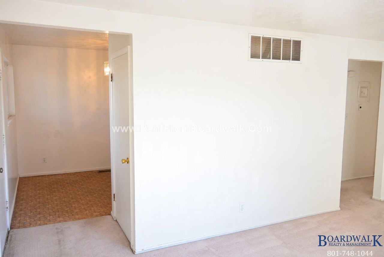 4637 W Harman Dr #2 - Photo 5 of 20