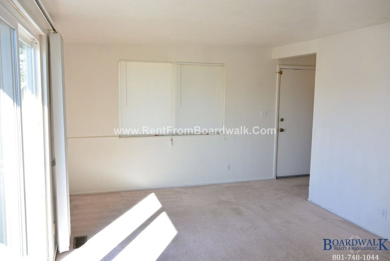 4637 W Harman Dr #2 - Photo 6 of 20