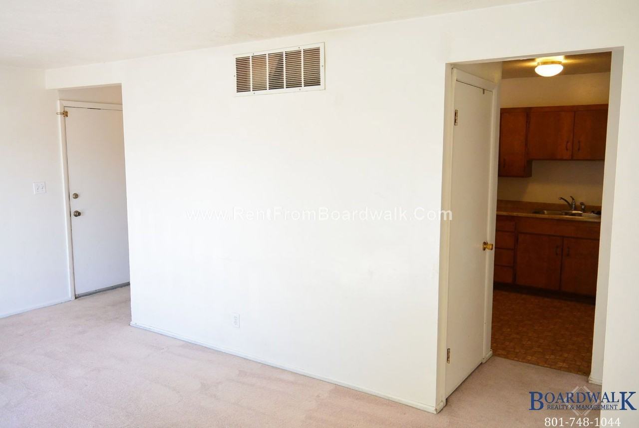 4637 W Harman Dr #2 - Photo 7 of 20