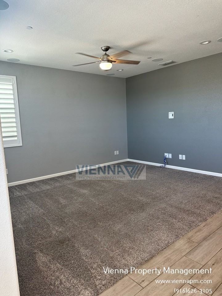 1347 Larkspur Dr - Photo 6 of 36