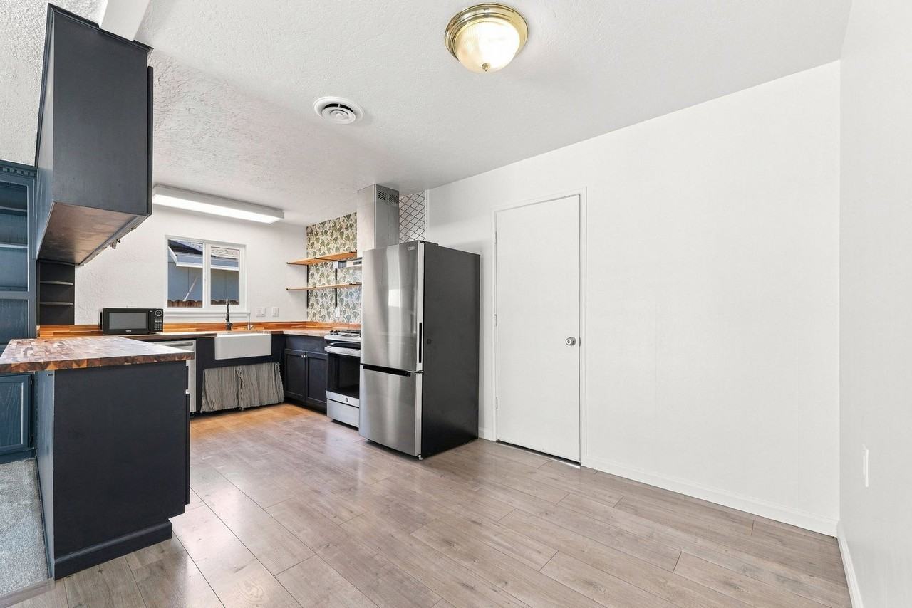 6285 Edgewood Way - Photo 4 of 21