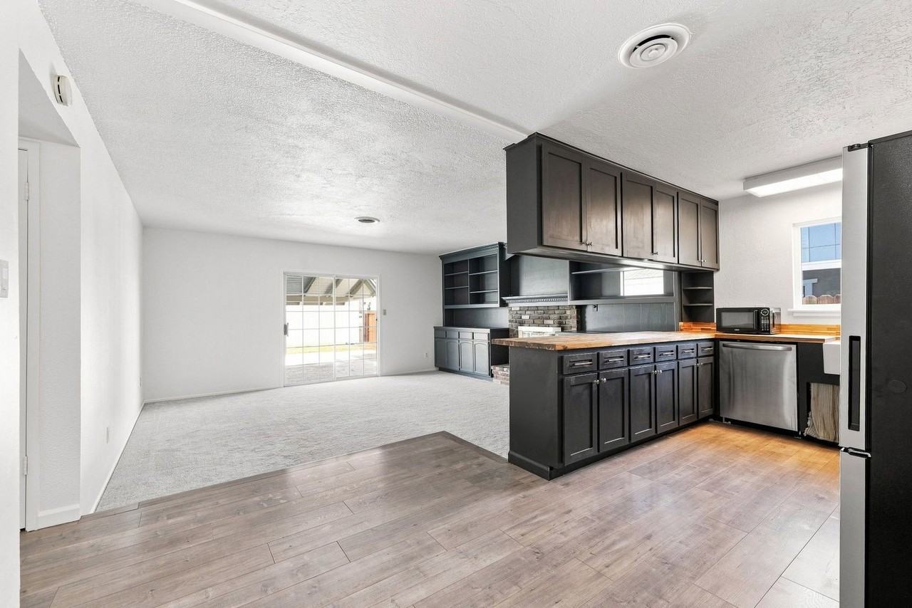 6285 Edgewood Way - Photo 5 of 21