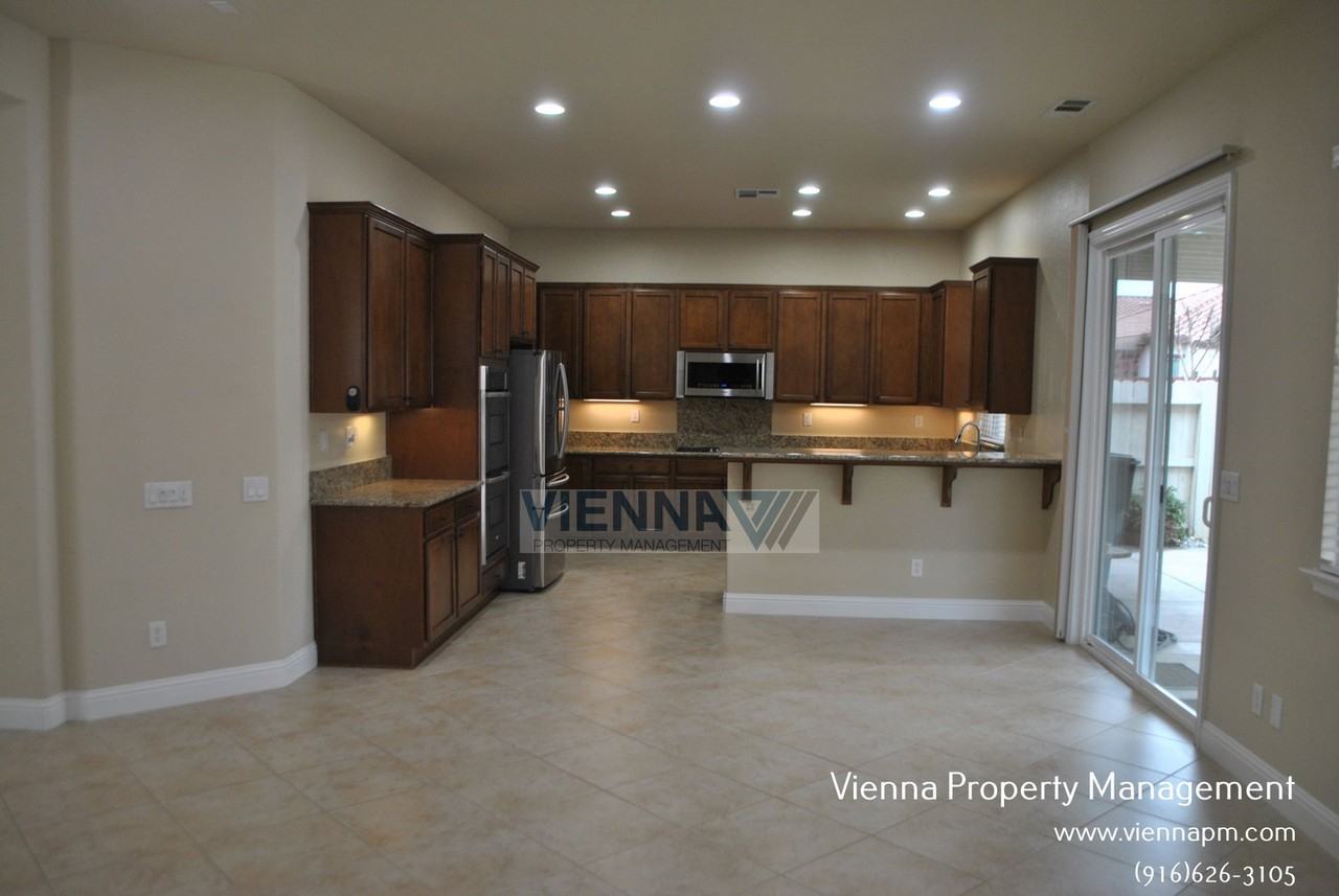 2101 Harpford Dr - Photo 6 of 27