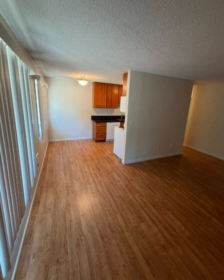 Cha-Ray Apartments - Photo 2 of 18