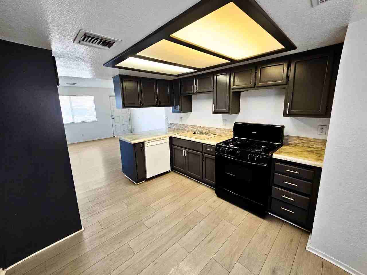 201 S Sunset St #B - Photo 5 of 16