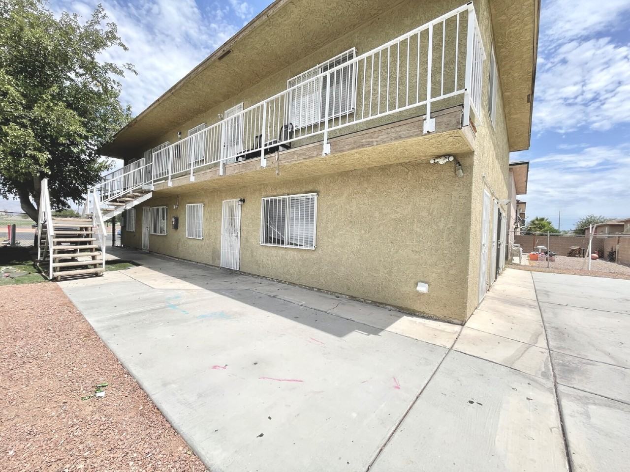 3427 E Cheyenne Ave #B - Photo 3 of 38