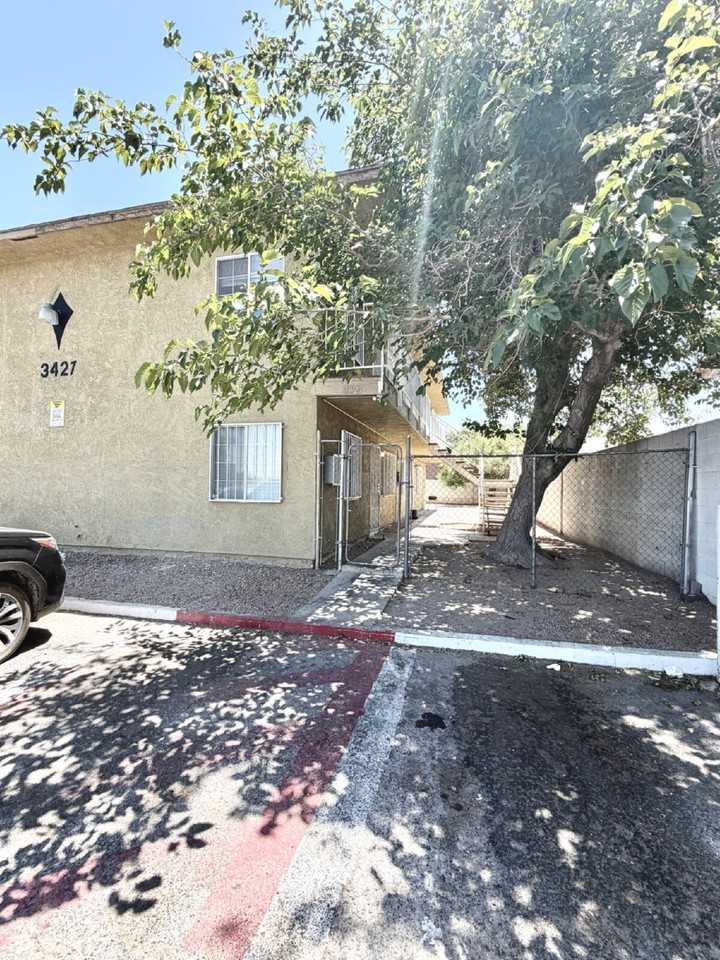 3427 E Cheyenne Ave #B - Photo 4 of 38