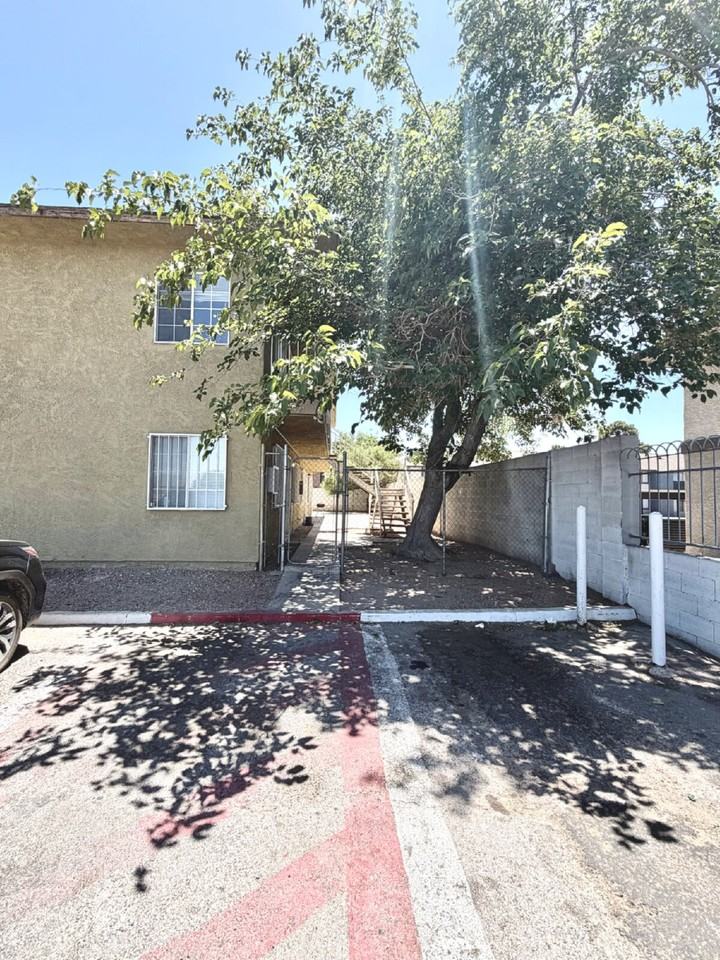 3427 E Cheyenne Ave #B - Photo 5 of 38