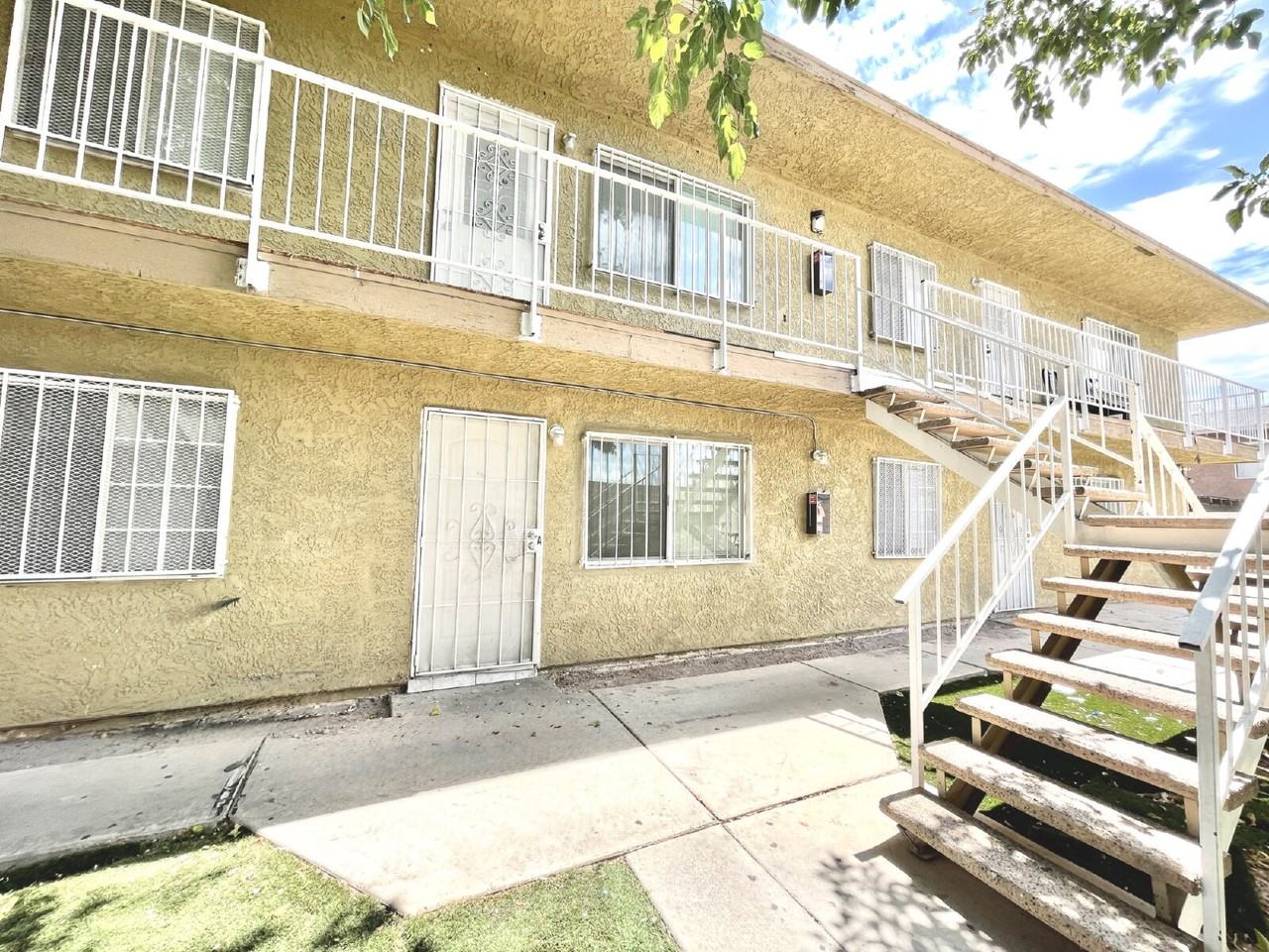 3427 E Cheyenne Ave #B - Photo 7 of 38
