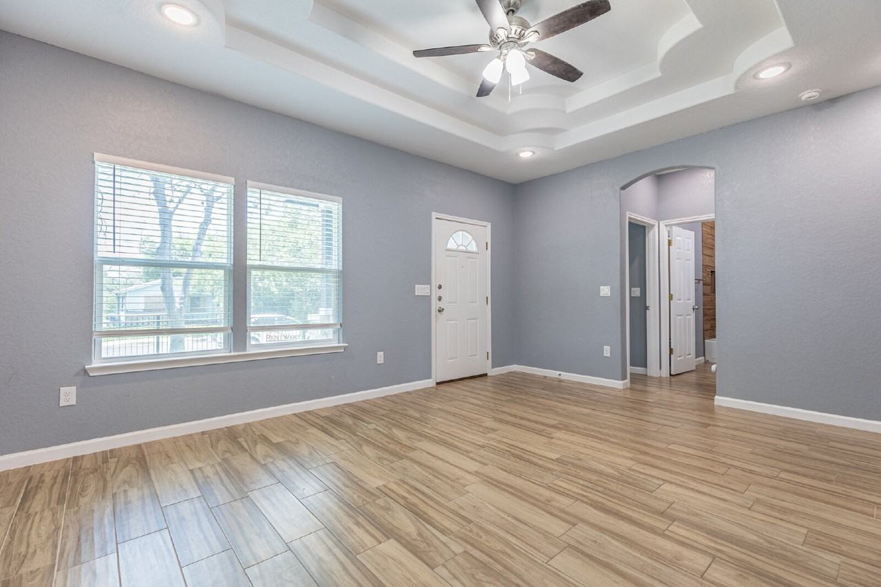 479 Corliss - Photo 7 of 33
