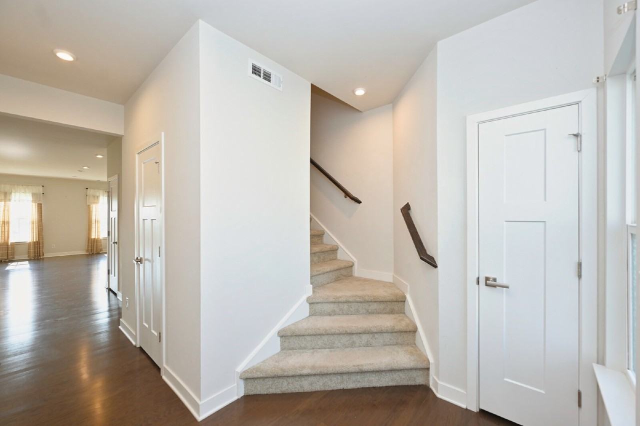 266 Dartmoor Pl - Photo 3 of 50