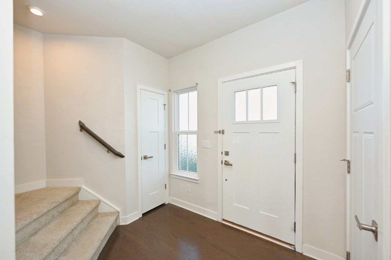 266 Dartmoor Pl - Photo 4 of 50