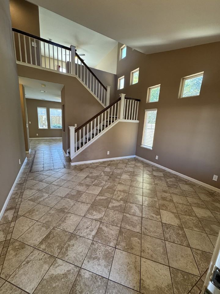 1185 Shadowcliff Ct - Photo 4 of 24