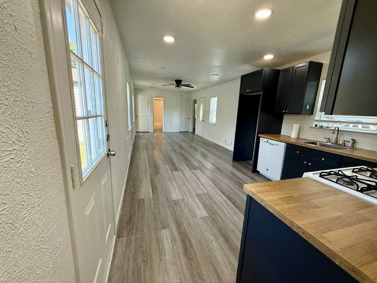 1617 Meadowbrook Dr - Photo 3 of 19