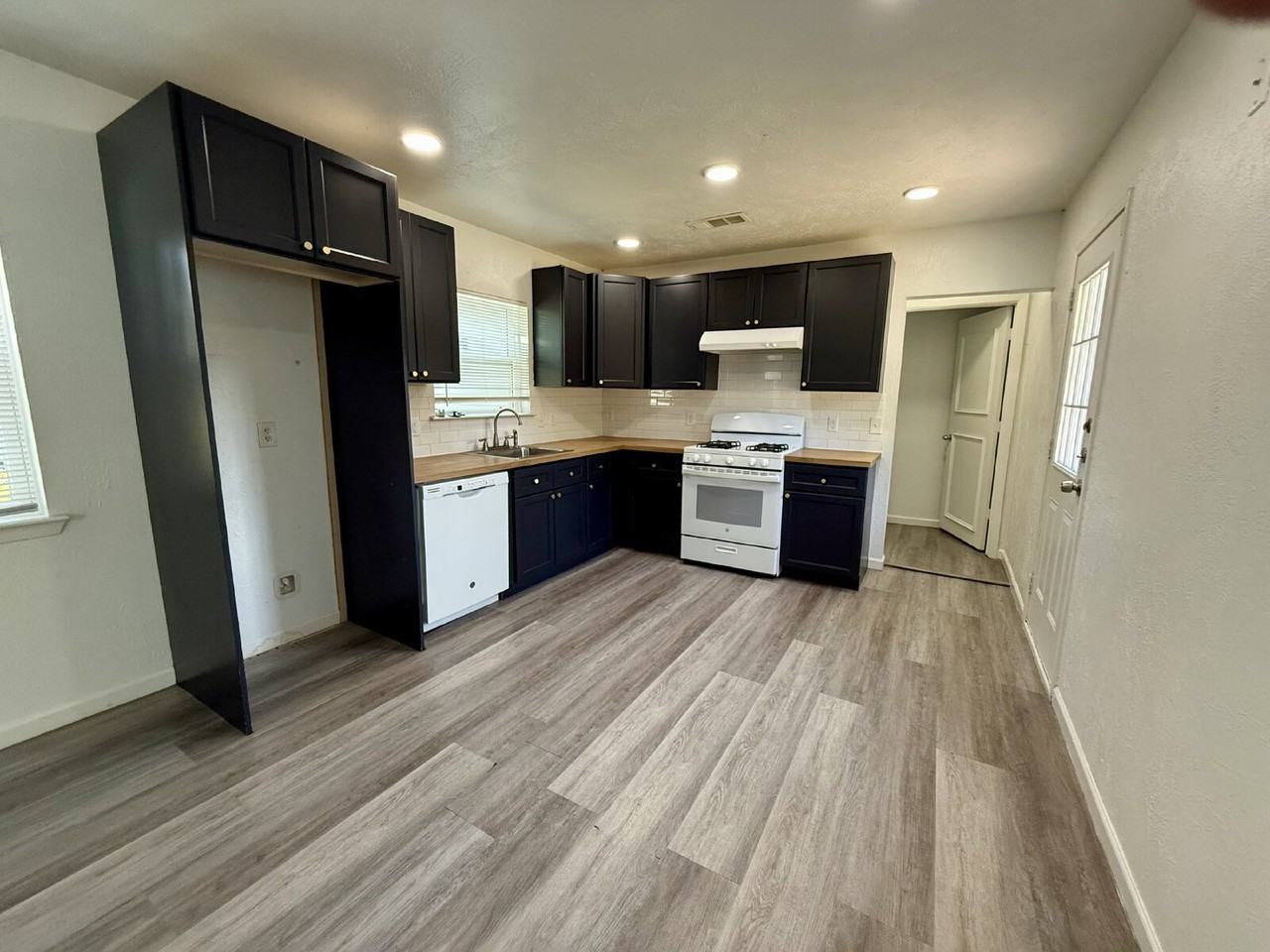 1617 Meadowbrook Dr - Photo 4 of 19