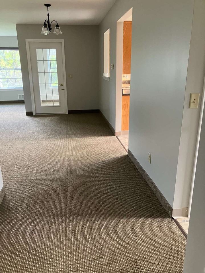 1027 Whitney Rd E - Photo 5 of 23