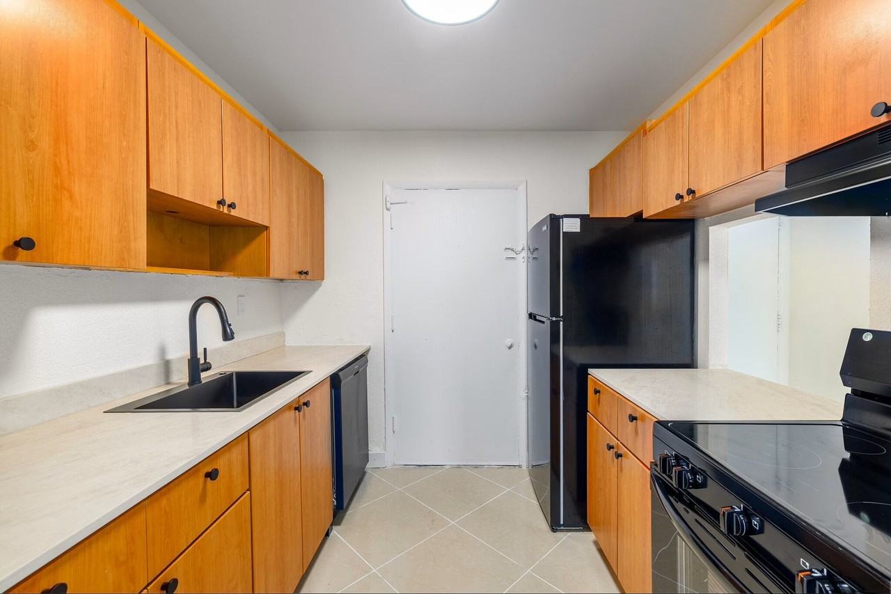 Park Hill Hollywood Apartments - Photo 5 of 22