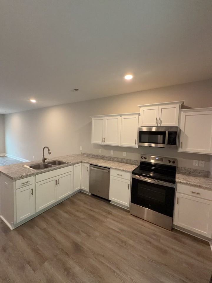 177 Loren Rd - Photo 4 of 16