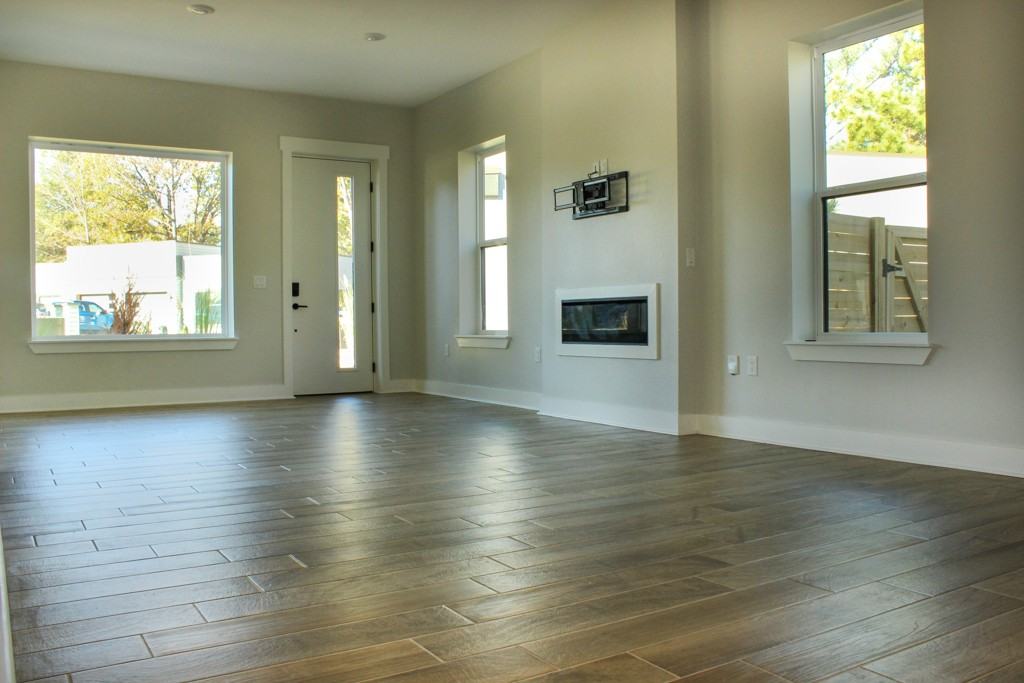 1905 Greenleaf St - Photo 4 of 16