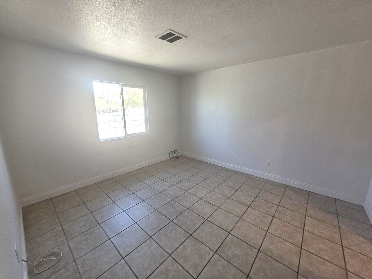 2044 Harvard St Apt B - Photo 2 of 5