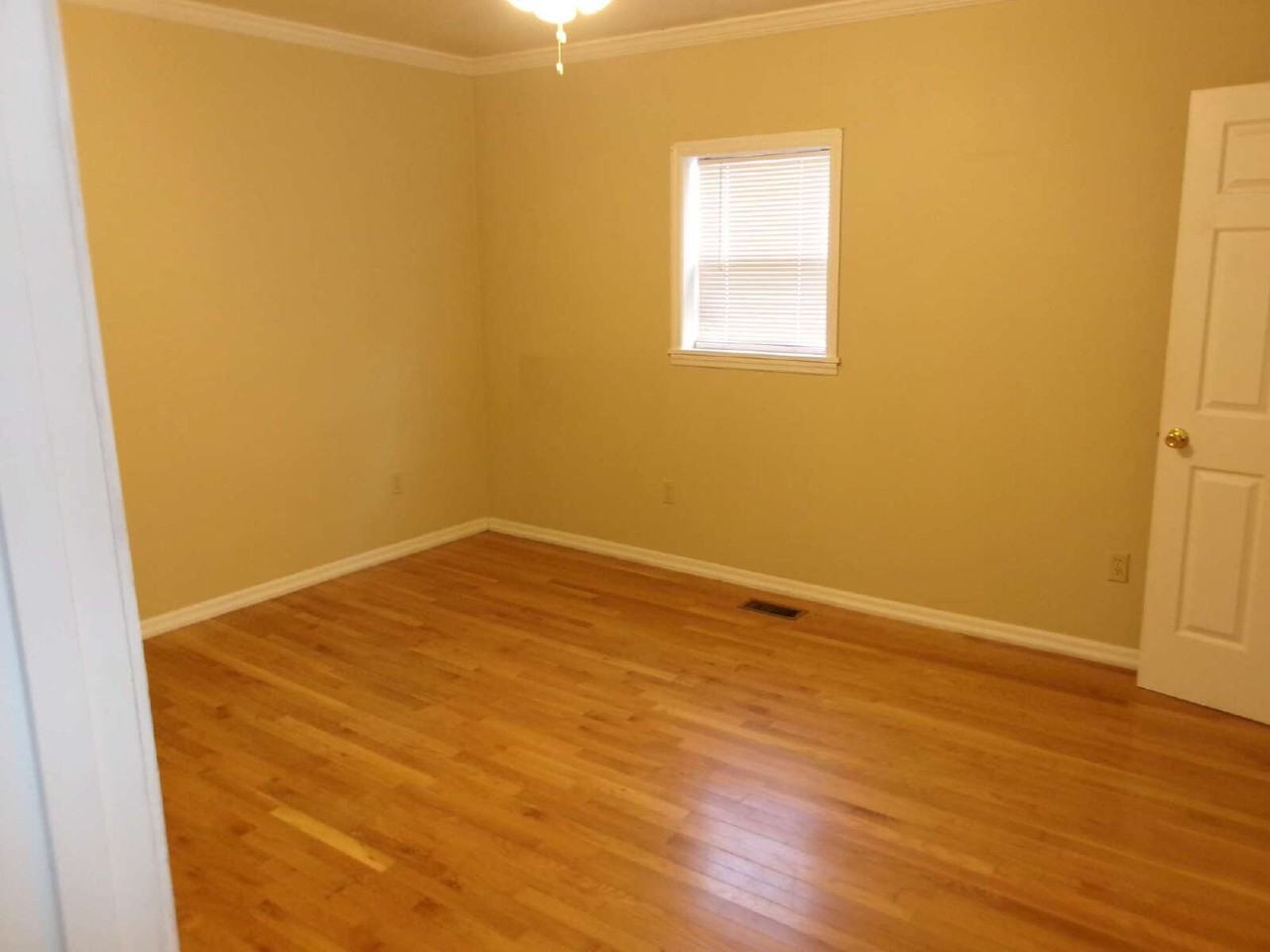 7074 Sutherland Ave - Photo 5 of 17