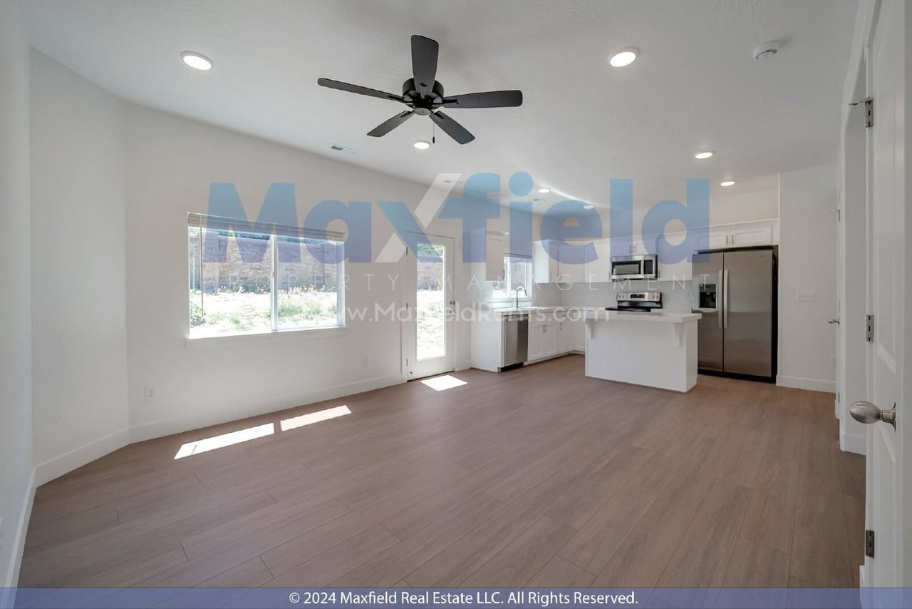 1598 N 1950 E - Photo 2 of 20