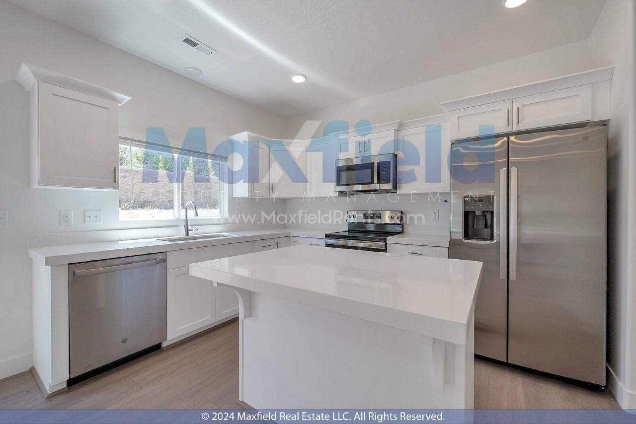 1598 N 1950 E - Photo 4 of 20