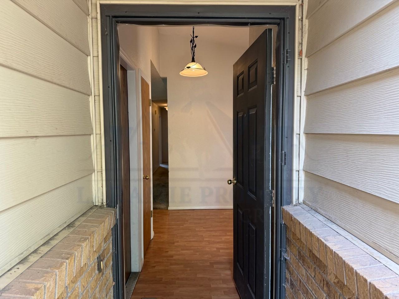 1905 Alsop Ln - Photo 3 of 20