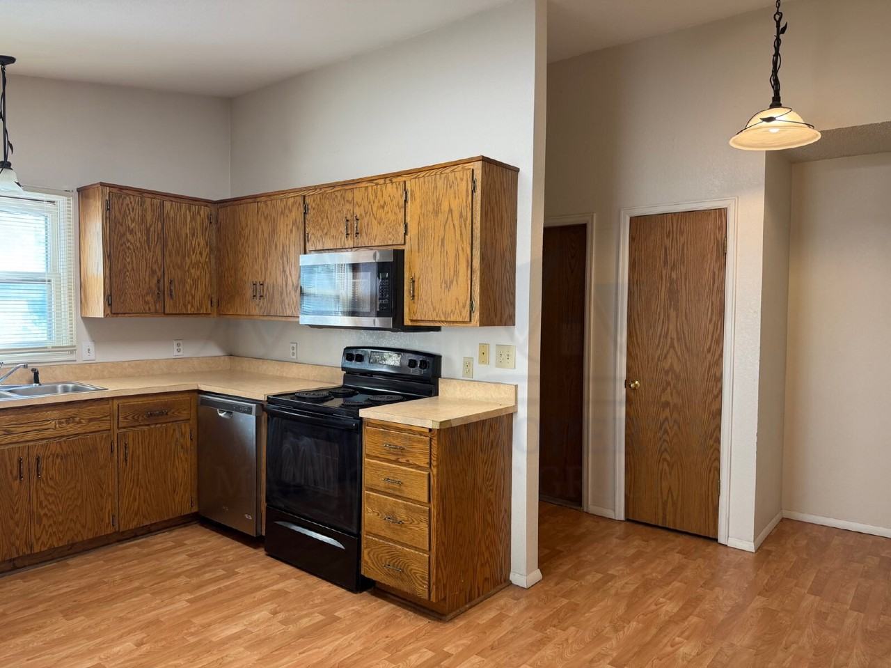 1905 Alsop Ln - Photo 4 of 20