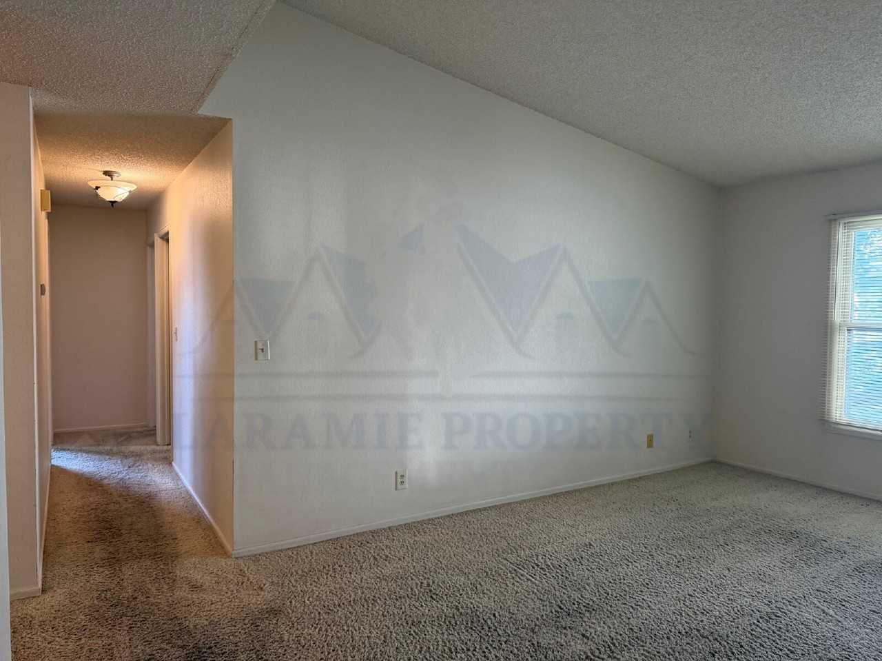 1905 Alsop Ln - Photo 7 of 20