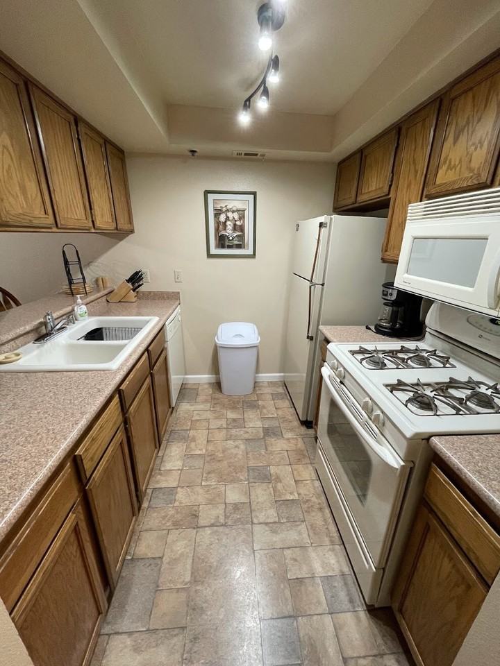 759C Boulder Ct - Photo 4 of 12