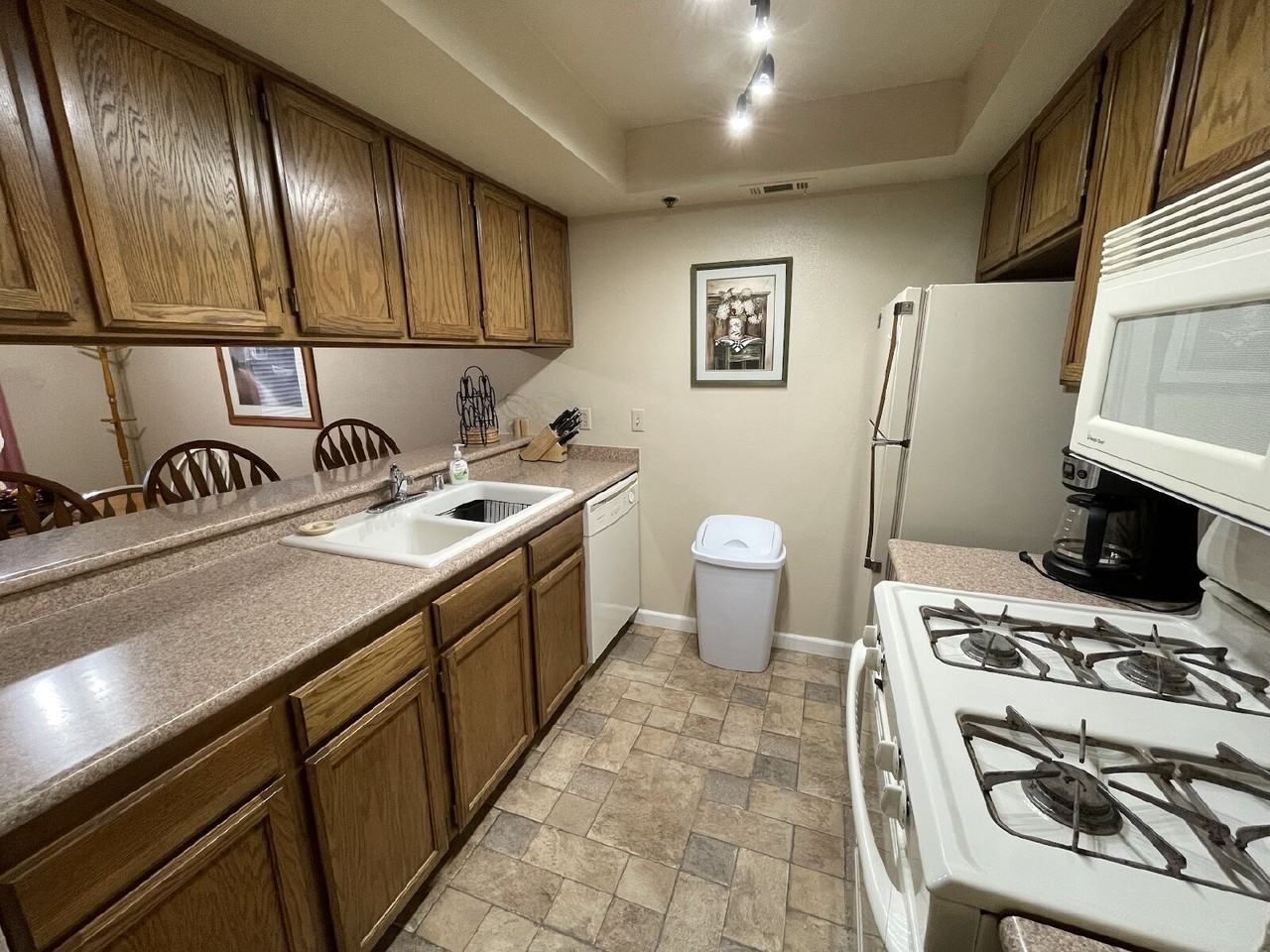 759C Boulder Ct - Photo 6 of 12