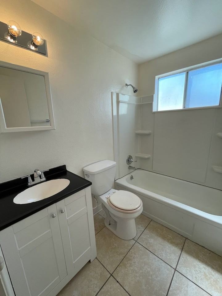 3426 Woodside Dr Apt 3 - Photo 2 of 8