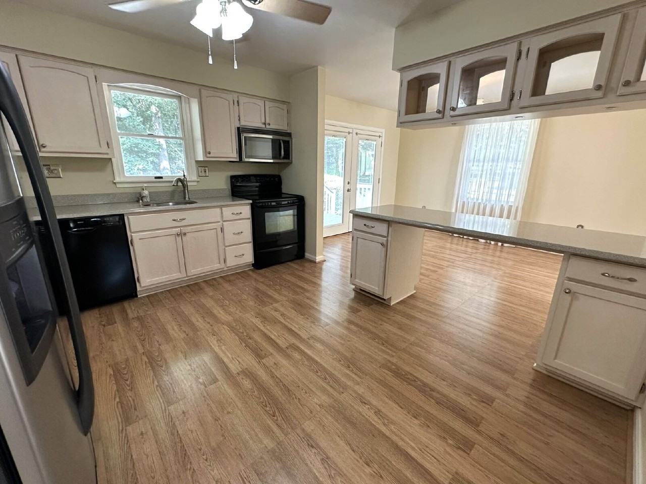 656 Alpine Ln - Photo 7 of 28