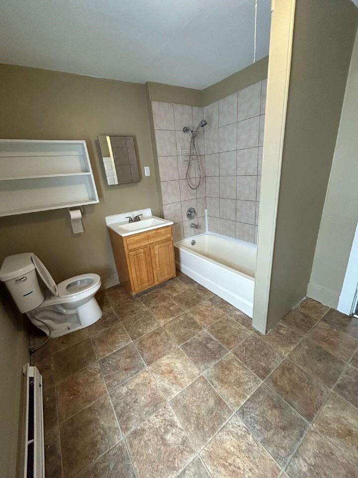 31 Hopkins St #2 - Photo 4 of 5