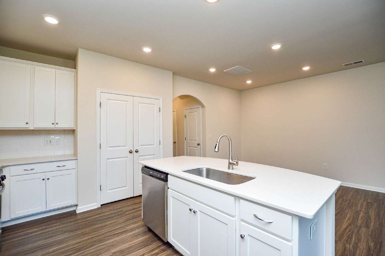 908 Park Bend Trl - Photo 3 of 25