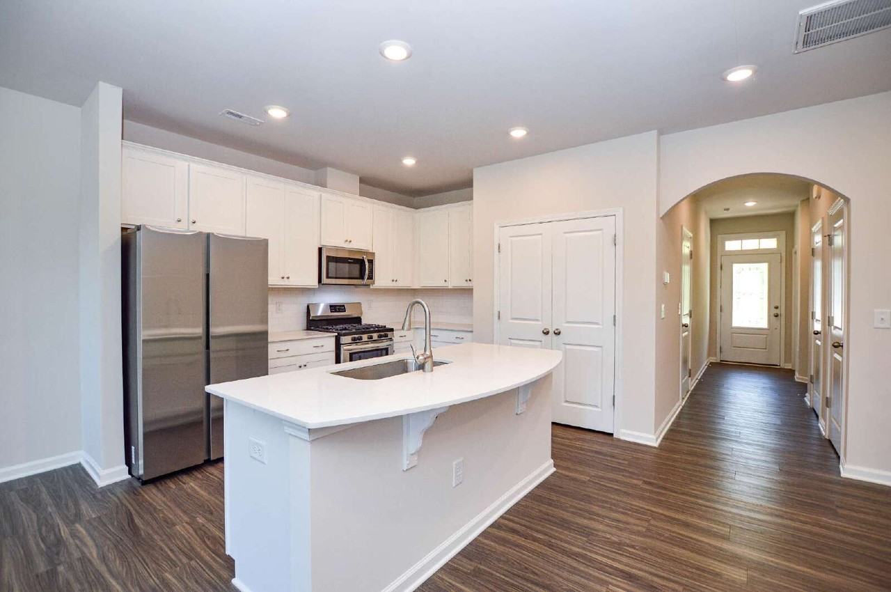 908 Park Bend Trl - Photo 4 of 25