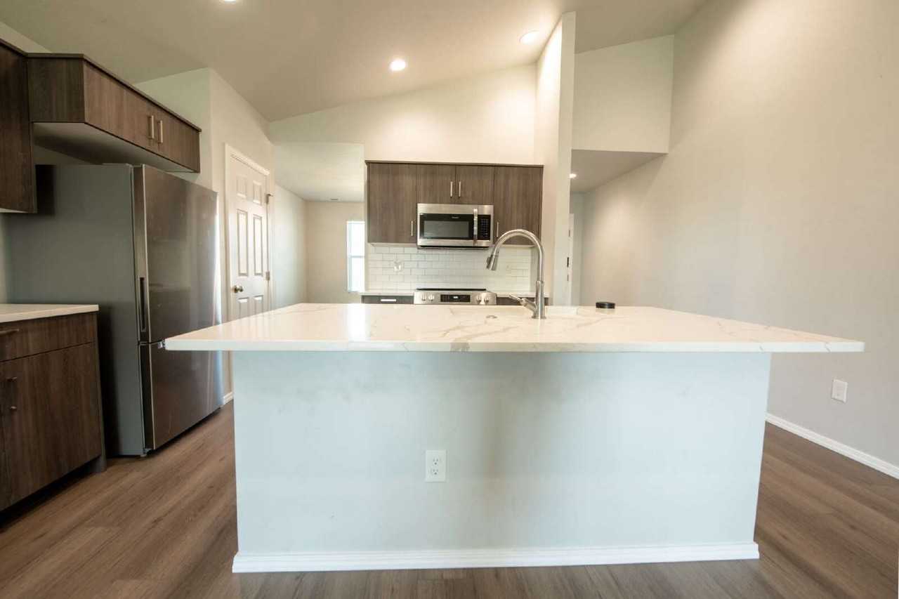 18352 N Lion Head Ave - Photo 5 of 14