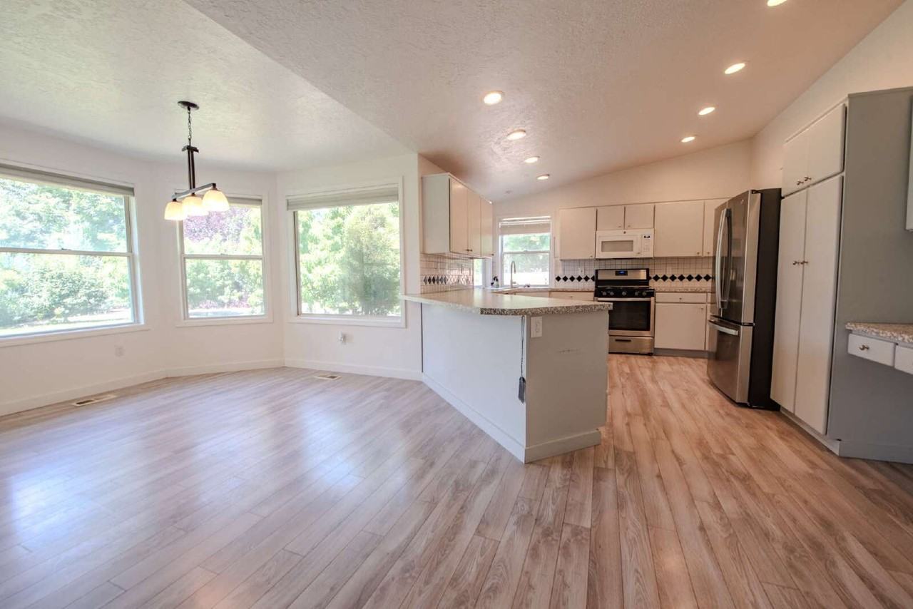 5643 N Citadel Way - Photo 5 of 20