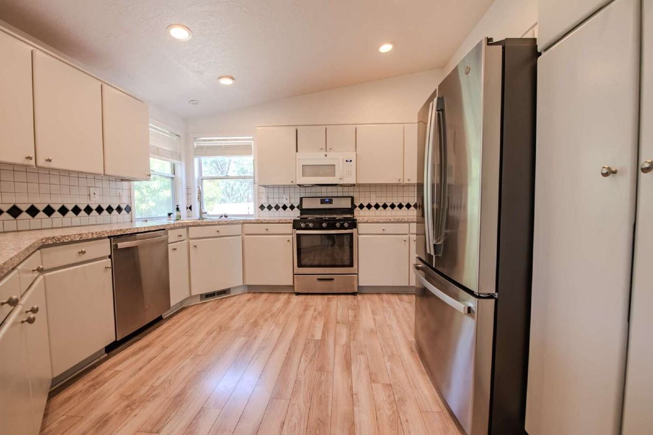 5643 N Citadel Way - Photo 6 of 20